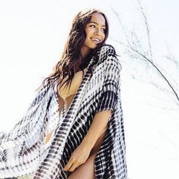 ✨So Beautiful✨Michael Stars Alligator Tie Dye Scarf/Wrap/Sarong OS - Picture 3 of 9